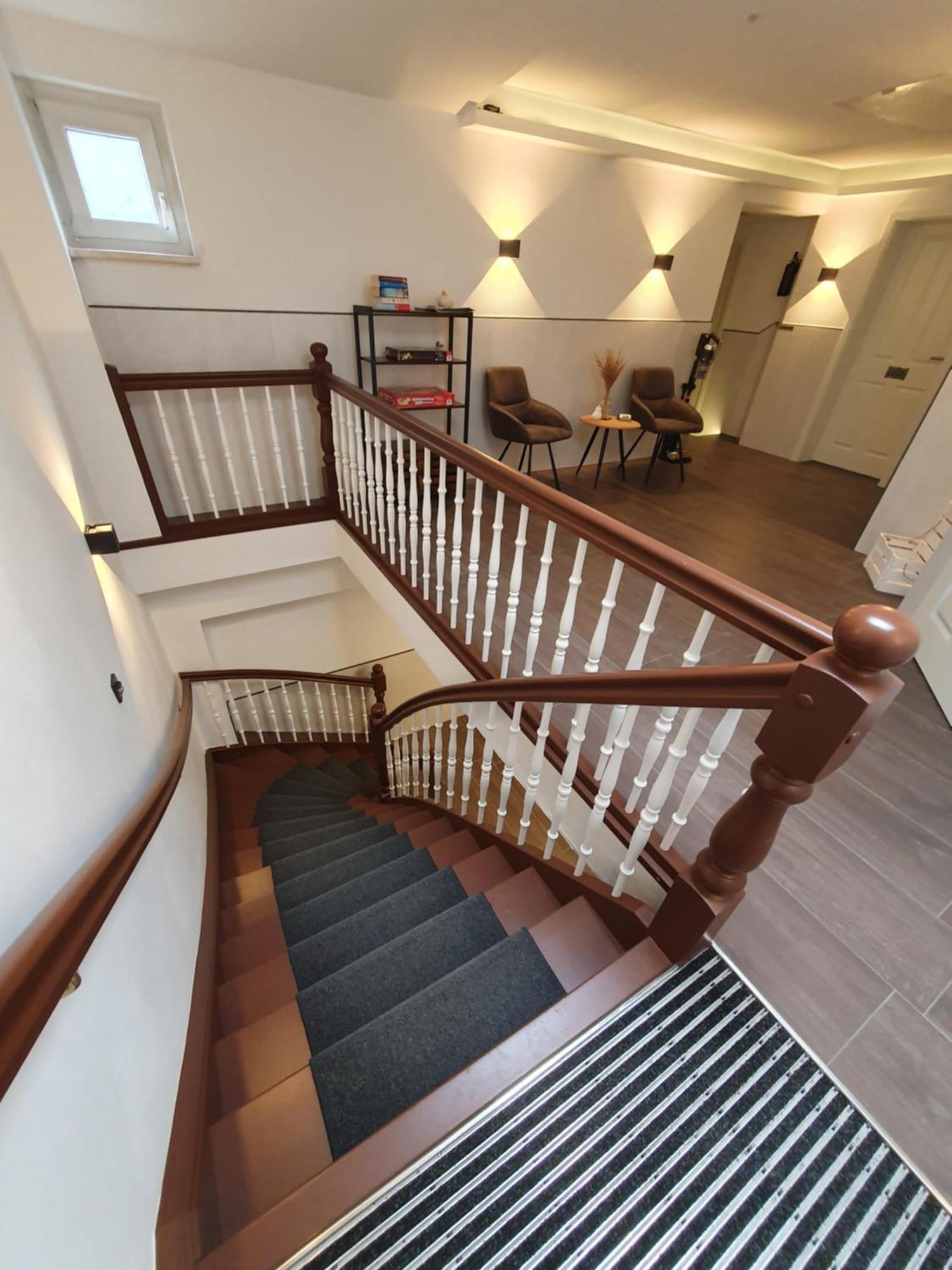 Neumuehler Hof- Ferienwohnung "Benjamin" Mit Grosser Privater Dachterasse Und Guter Anbindung In Die City Schwerin  Bagian luar foto