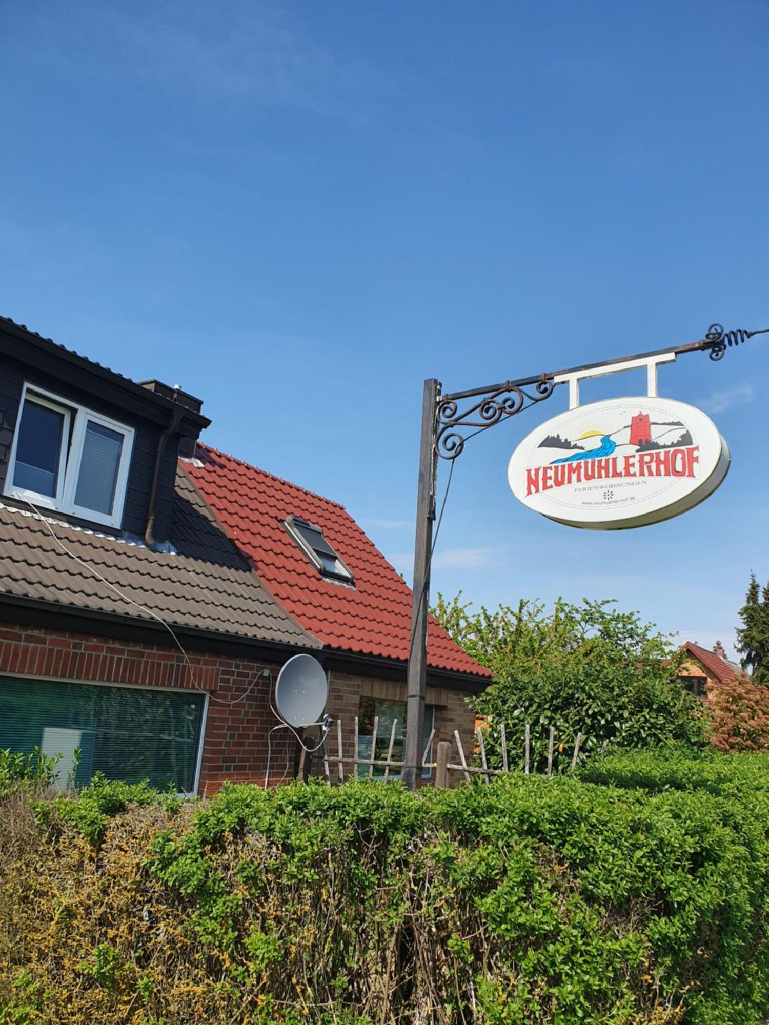 Neumuehler Hof- Ferienwohnung "Benjamin" Mit Grosser Privater Dachterasse Und Guter Anbindung In Die City Schwerin  Bagian luar foto